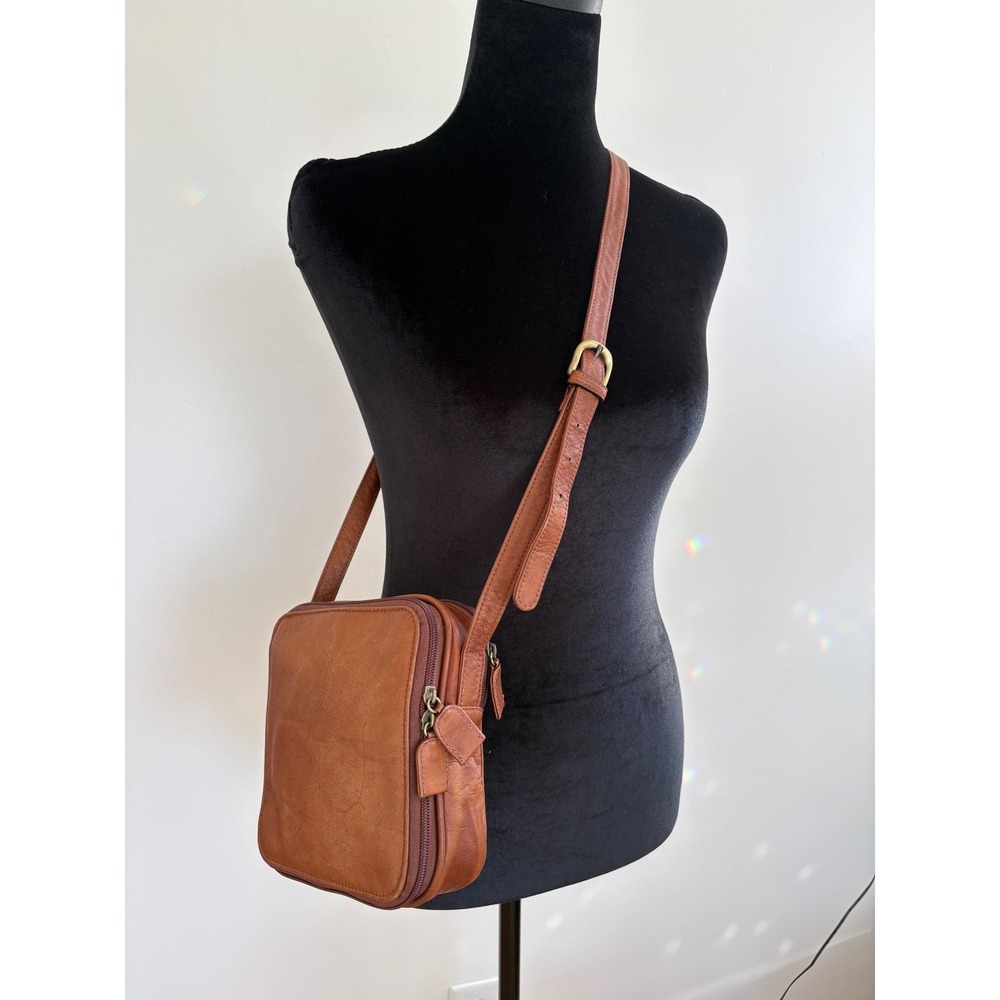 Boulder Ridge Tan Full Grain‎ Leather Crossbody Organizer Bag Built-in Wallet